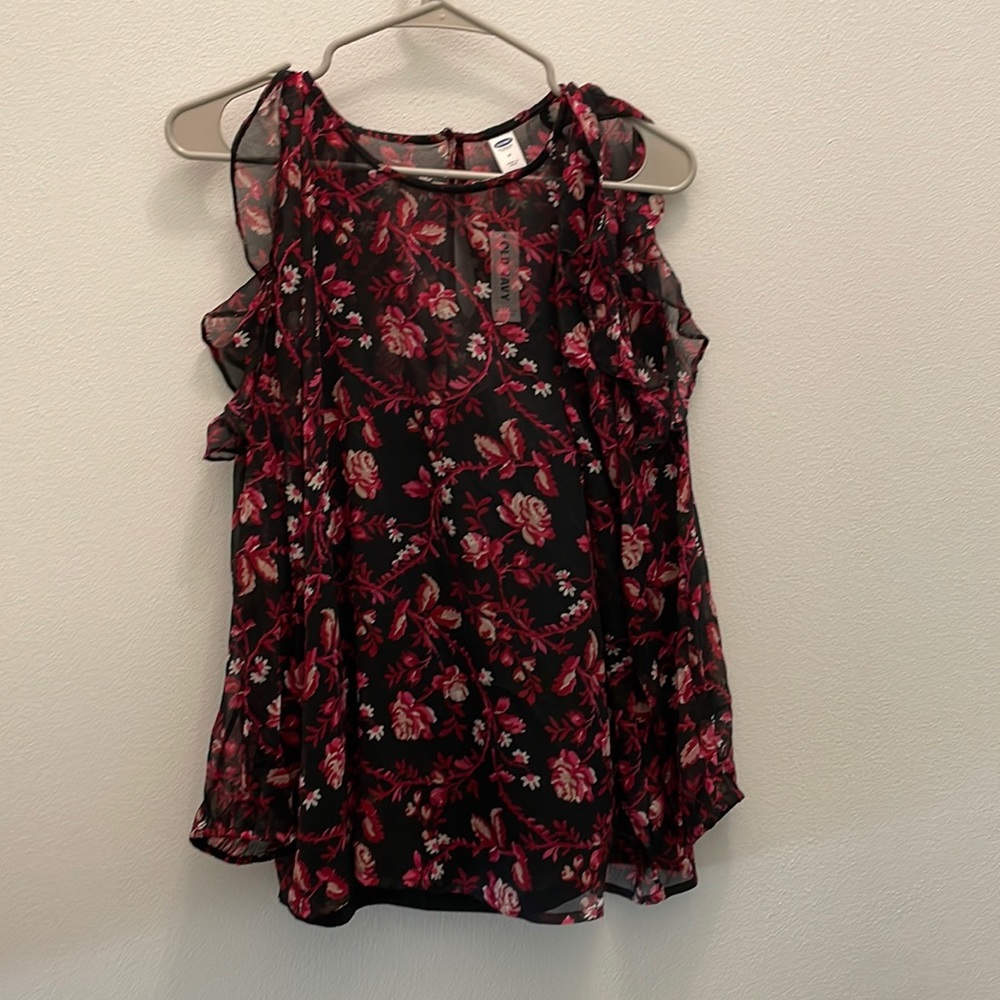 NWT! Long sleeve cold shoulder cut out blouse